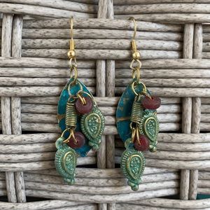 $5 ADD ON - Vintage inspired dangly earrings